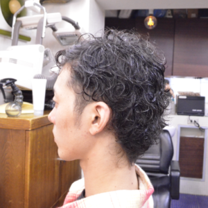 くせ毛生かした髪型をメンズ5