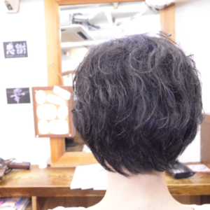 脱縮毛矯正-縮毛矯正をやめてショートに1